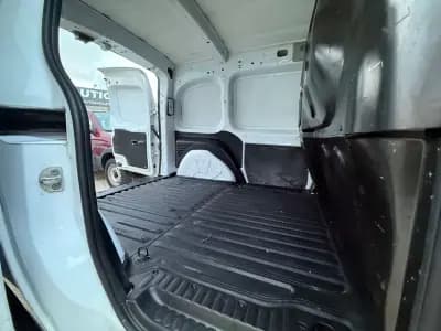 Vendo Renault Kangoo 2019 - 8456 EUR, 175000 km - AUTO.MOTO.pt
