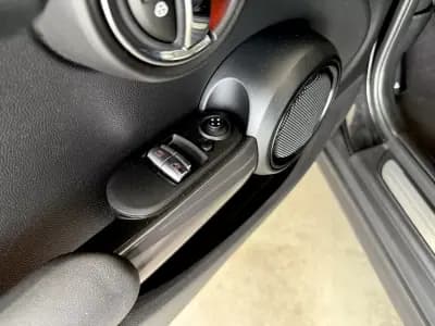 Vendo MINI One 2016 - 12999 EUR, 132000 km - AUTO.MOTO.pt