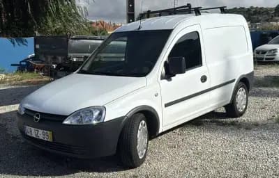 Vendo Opel Combo 2010 - 3999 EUR, 245000 km - AUTO.MOTO.pt