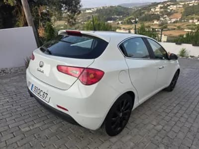 Sell Alfa Romeo Giulietta 2015 - 13500 EUR, 148000 km - AUTO.MOTO.pt
