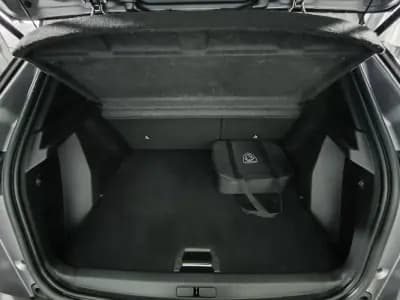 Vendo Peugeot e-2008 2023 - 23890 EUR, 9100 km - AUTO.MOTO.pt