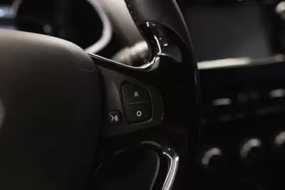 Vendo Renault Clio 2016 - 10900 EUR, 146780 km - AUTO.MOTO.pt