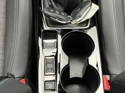 Vendo Peugeot 2008 2022 - 24600 EUR, 16198 km - AUTO.MOTO.pt