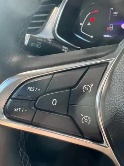 Vendo Renault Captur 2021 - 19250 EUR, 90487 km - AUTO.MOTO.pt