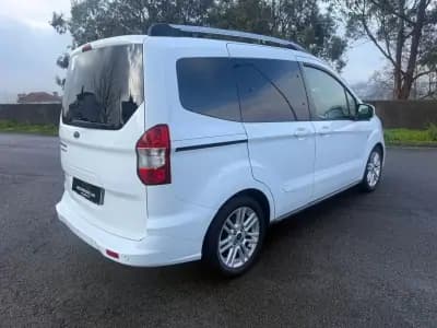 Vendo Ford Tourneo Courier 2019 - 9900 EUR, 133000 km - AUTO.MOTO.pt
