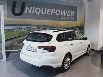 Vendo Fiat Tipo Station Wagon 2021 - 11490 EUR, 139989 km - AUTO.MOTO.pt