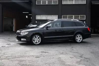 Vendo Skoda Superb Break 2011 - 7999 EUR, 290000 km - AUTO.MOTO.pt