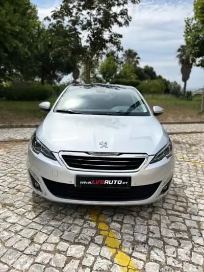 Vendo Peugeot 308 2015 - 8900 EUR, 210000 km - AUTO.MOTO.pt