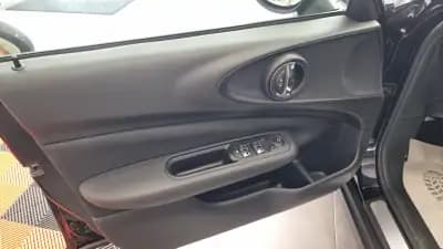 Vendo MINI Clubman 2018 - 12750 EUR, 286464 km - AUTO.MOTO.pt