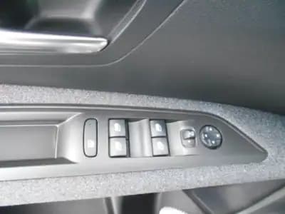 Sell Peugeot 3008 2018 - 19500 EUR, 160386 km - AUTO.MOTO.pt