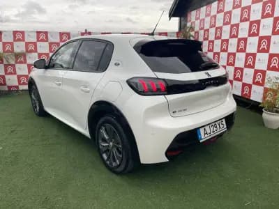 Sell Peugeot e-208 2021 - 18490 EUR, 44305 km - AUTO.MOTO.pt