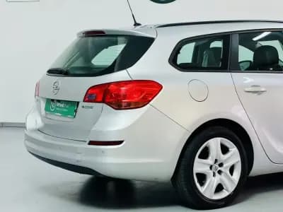 Vendo Opel Astra Sports Tourer 2011 - 6250 EUR, 235000 km - AUTO.MOTO.pt