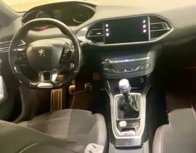 Vendo Peugeot 308 2018 - 14490 EUR, 148174 km - AUTO.MOTO.pt