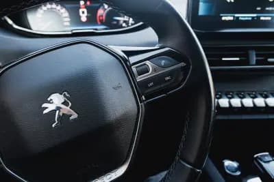 Vendo Peugeot 5008 2021 - 24000 EUR, 115000 km - AUTO.MOTO.pt