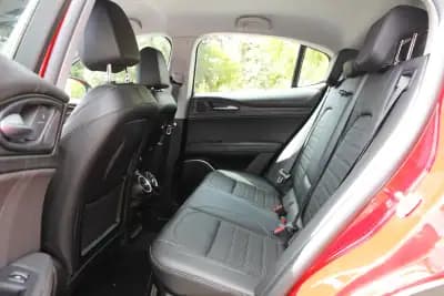 Vendo Alfa Romeo Stelvio 2018 - 28900 EUR, 73000 km - AUTO.MOTO.pt