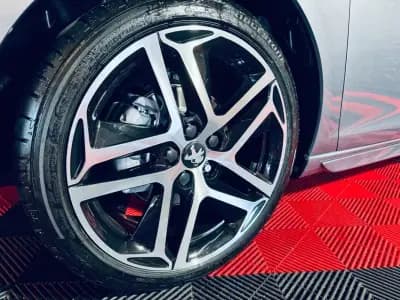 Vendo Peugeot 308 2018 - 11990 EUR, 102610 km - AUTO.MOTO.pt