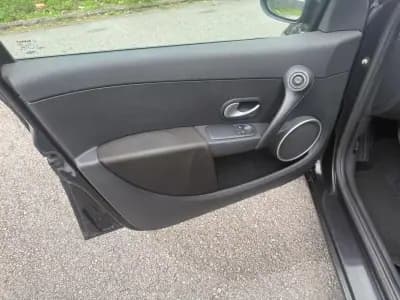 Sell Renault Clio Break 2009 - 5450 EUR, 202000 km - AUTO.MOTO.pt