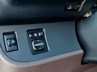 Vendo Toyota iQ 2011 - 10500 EUR, 110000 km - AUTO.MOTO.pt