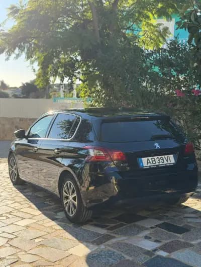 Vendo Peugeot 308 2017 - 10900 EUR, 140007 km - AUTO.MOTO.pt