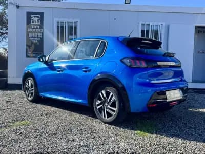 Vendo Peugeot 208 2020 - 16990 EUR, 128000 km - AUTO.MOTO.pt