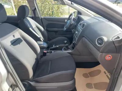 Sell Ford Focus SW 2005 - 2990 EUR, 307902 km - AUTO.MOTO.pt