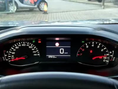 Vendo Peugeot 2008 2024 - 20950 EUR, 37000 km - AUTO.MOTO.pt