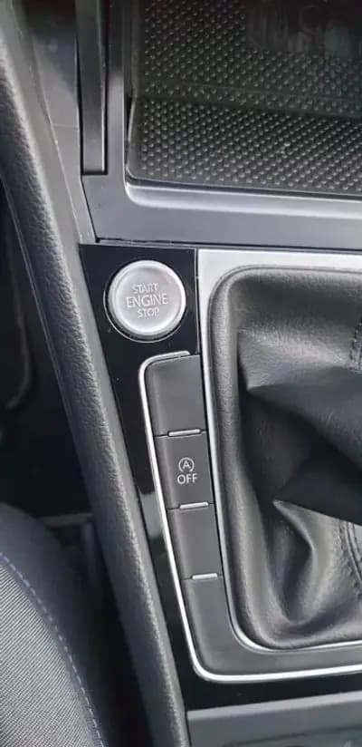 Vendo Volkswagen Golf 2018 - 17990 EUR, 118115 km - AUTO.MOTO.pt