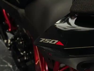 Vendo mota Honda Hornet 2023 - 7250 EUR, 2800 km - AUTO.MOTO.pt