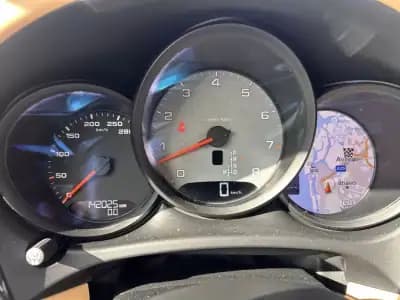 Vendo Porsche Macan 2016 - 42900 EUR, 145000 km - AUTO.MOTO.pt