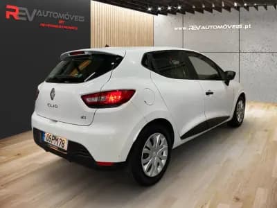 Vendo Renault Clio 2015 - 7450 EUR, 196000 km - AUTO.MOTO.pt