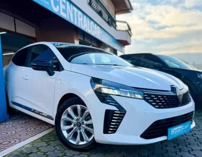 Vendo Renault Clio 2024 - 16450 EUR, 40000 km - AUTO.MOTO.pt