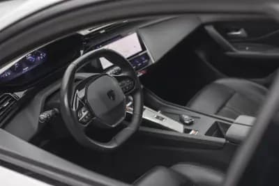 Vendo Peugeot 308 2022 - 22900 EUR, 133639 km - AUTO.MOTO.pt