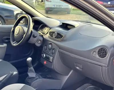 Vendo Renault Clio 2009 - 4280 EUR, 290626 km - AUTO.MOTO.pt