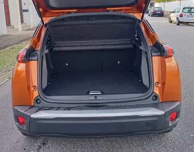 Vendo Peugeot e-2008 2022 - 17990 EUR, 26500 km - AUTO.MOTO.pt