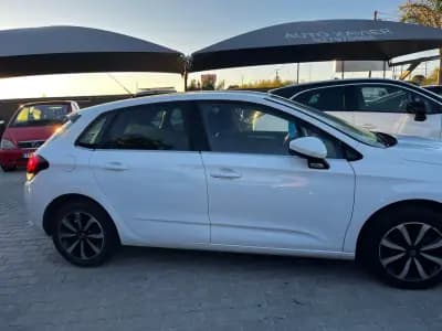 Sell Citroën C4 2017 - 9750 EUR, 83000 km - AUTO.MOTO.pt