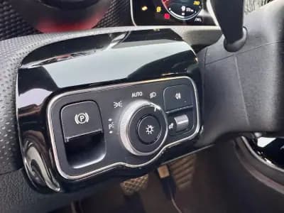 Sell Mercedes-Benz CLA 180 2019 - 26500 EUR, 80000 km - AUTO.MOTO.pt