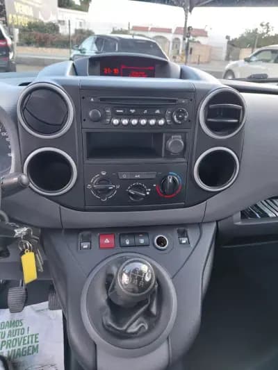 Vendo Peugeot Partner 2017 - 12980 EUR, 161882 km - AUTO.MOTO.pt