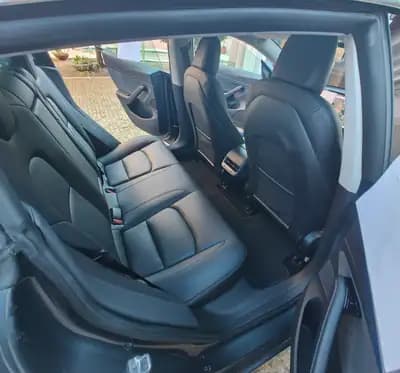 Vendo Tesla Model 3 2020 - 26500 EUR, 111500 km - AUTO.MOTO.pt