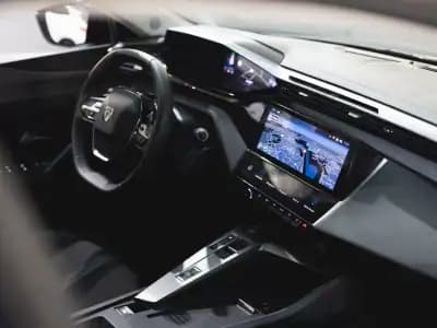 Vendo Peugeot 308 2024 - 26990 EUR, 16000 km - AUTO.MOTO.pt