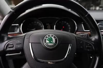 Vendo Skoda Superb Break 2011 - 7999 EUR, 290000 km - AUTO.MOTO.pt