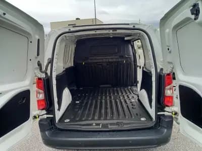 Vendo Opel Combo 2022 - 11990 EUR, 140600 km - AUTO.MOTO.pt