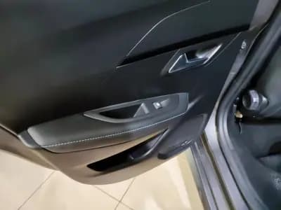 Sell Peugeot 208 2018 - 13990 EUR, 37000 km - AUTO.MOTO.pt