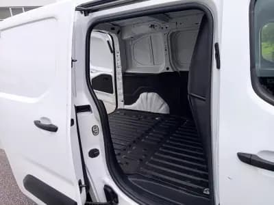 Vendo Opel Combo 2022 - 11990 EUR, 140600 km - AUTO.MOTO.pt