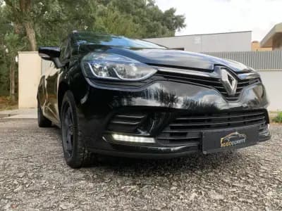 Vendo Renault Clio Sport Tourer 2019 - 13999 EUR, 127245 km - AUTO.MOTO.pt