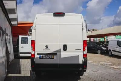 Sell Peugeot Boxer 335 L3H2 BLUEHDI 130 PREMIUM 2019 - 18700 EUR, 208000 km - AUTO.MOTO.pt