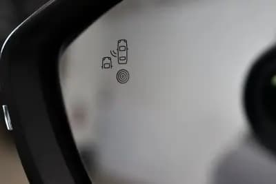 Vendo Peugeot 2008 2021 - 23900 EUR, 30000 km - AUTO.MOTO.pt