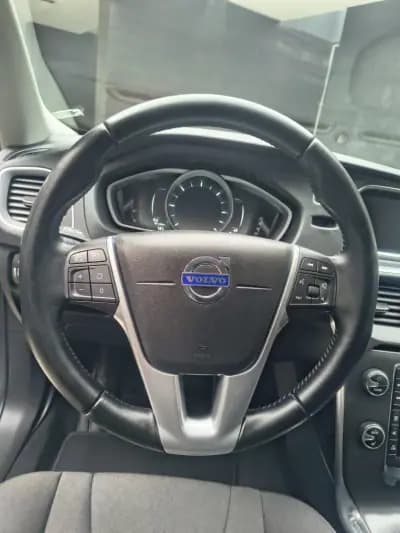 Vendo Volvo V40 Cross Country 2015 - 13900 EUR, 162000 km - AUTO.MOTO.pt