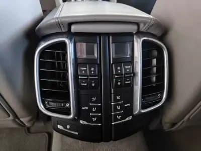 Sell Porsche Cayenne 2012 - 24990 EUR, 267800 km - AUTO.MOTO.pt