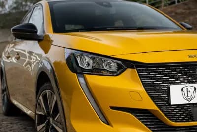 Vendo Peugeot e-208 2023 - 17900 EUR, 25000 km - AUTO.MOTO.pt