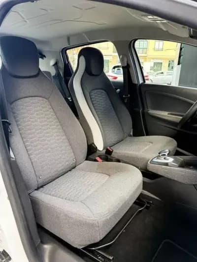 Vendo Renault Zoe 2021 - 16900 EUR, 23000 km - AUTO.MOTO.pt